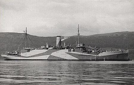 El RMS Aurania navegando como HMS Artifex de la Armada británica