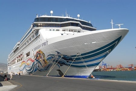 El buque Norwegian Spirit en Izmir el 3 de septiembre de 2012 e1358158818275