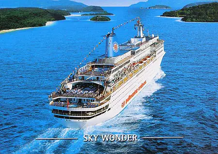 Postal oficial del barco de Pullmantur. Sky Wonder es renombrado como Atlantic Star