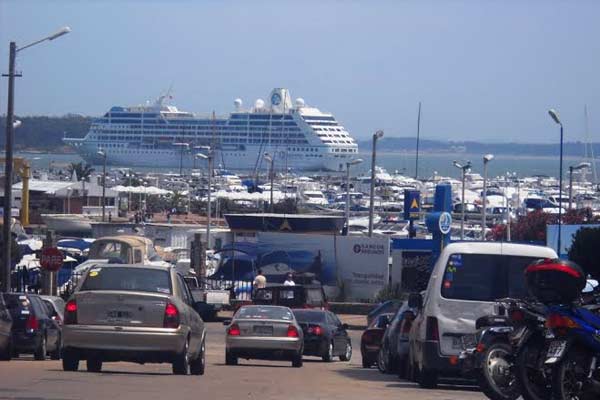 Deciende un 20% la llegada de cruceros a Uruguay 