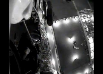 Rescate nocturno de crucerista enferma por helicoptero de guardacostas