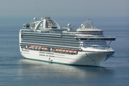 El buque Emerald Princess antes de su entrega a Princess Cruises