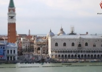 El MS Niew Amsterdam saliendo de Venecia