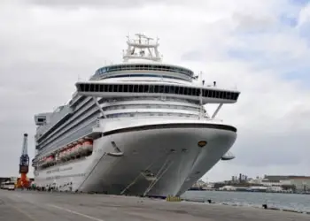 El barco de Princess Cruises atracado en el puerto