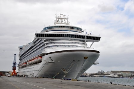 El barco de Princess Cruises atracado en el puerto e1342615501168