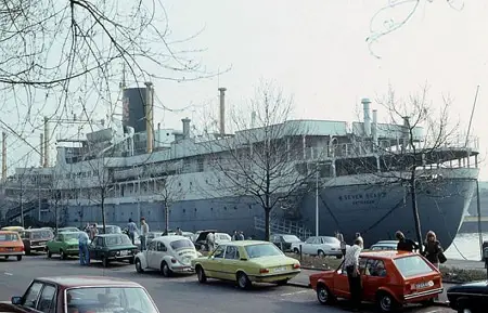 El barco de cruceros Seven Seas atracado en Rotterdam