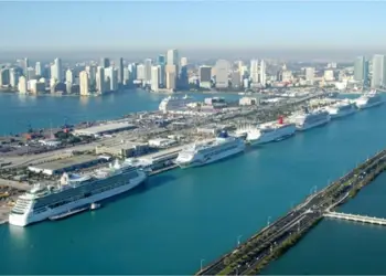 Varios cruceros atracados en el Puerto de Miami