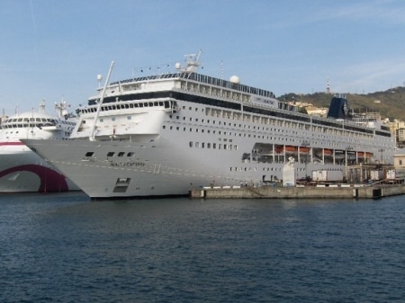 El barco MSC Armonia atracado en el puerto
