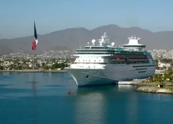 El crucero Monarch of the Seas atracado en Ensenada