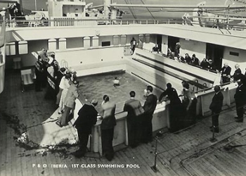 Postal mostrando la piscina de los pasajeros más pudientes del SS IBeria