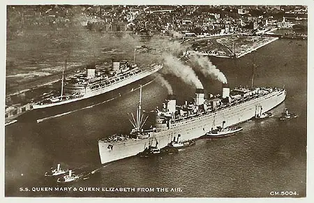Postal del Queen Mary en Southampton editada en tiempos del conflicto bélico, rms queen mary