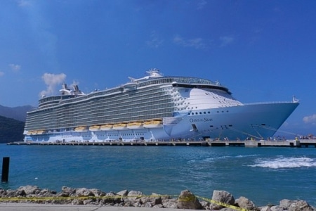 El Oasis of the Seas atracado en Labadee Haiti en febrero de 2012