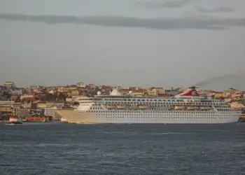 El buque Balmoral el 1 de enero de 2013 en Lisboa
