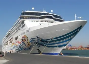 El buque Norwegian Spirit en Izmir el 3 de septiembre de 2012