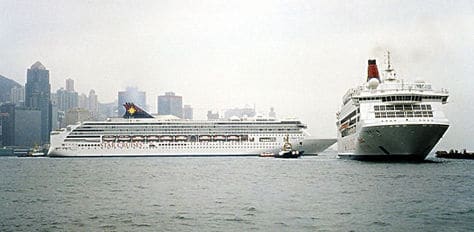 Los buques Super Star Leo SuperStar Virgo en marzo del 2003 en Hong Kong