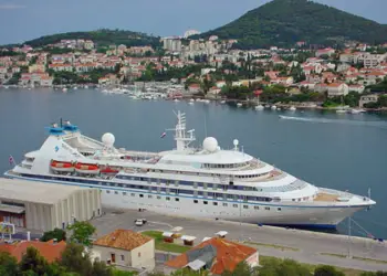 El Seabourn Spirit atracado en Dubrovnik
