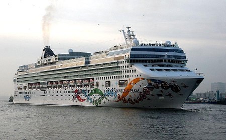 El barco de Norwegian Cruise Line en Rotterdam el 30 de noviembre de 2006