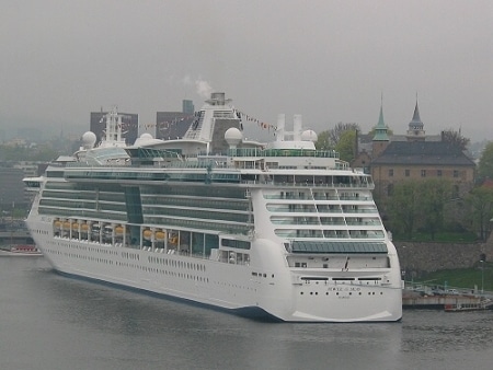 El buque Jewel of the Seas en Oslo días antes de su debut oficial, naviera Royal Caribbean