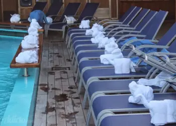 toalla odiado en un barco de crucero