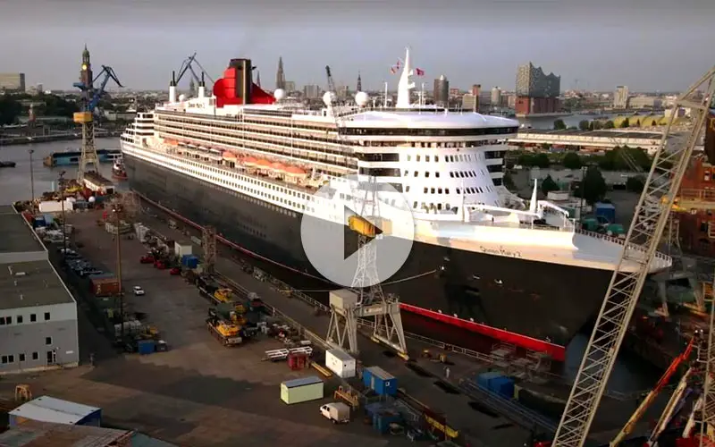 Queen Mary 2 entrando en dique seco para su multimillonaria renovación