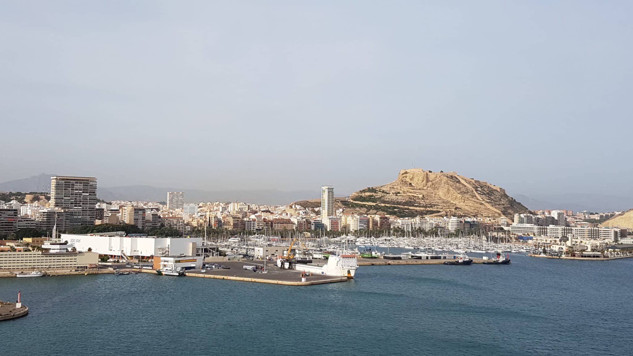 Costa Magica en Alicante, visita en puerto - CruceroAdicto.com