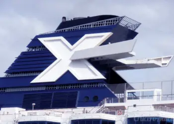 Barco de Celebrity Cruises sufre problema de propulsión