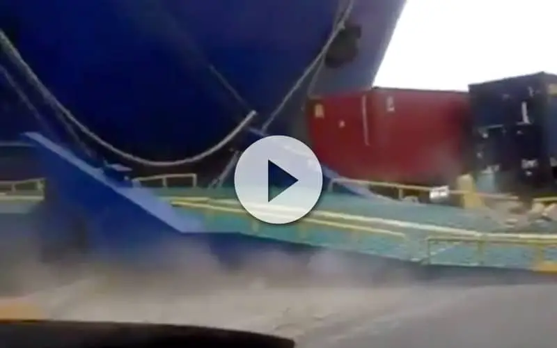 Ferry choca contra el malecón de Santo Domingo