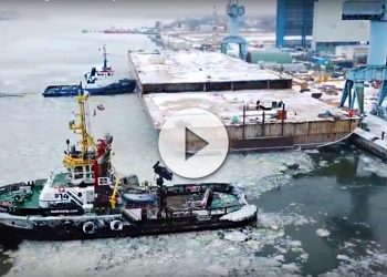 Vídeo de mega bloque del Spectrum of the Seas navegando entre hielo