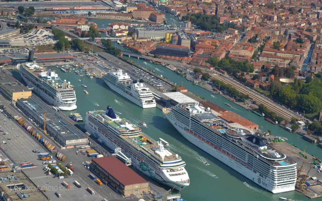 La llegada de cruceros está afectando a Venecia