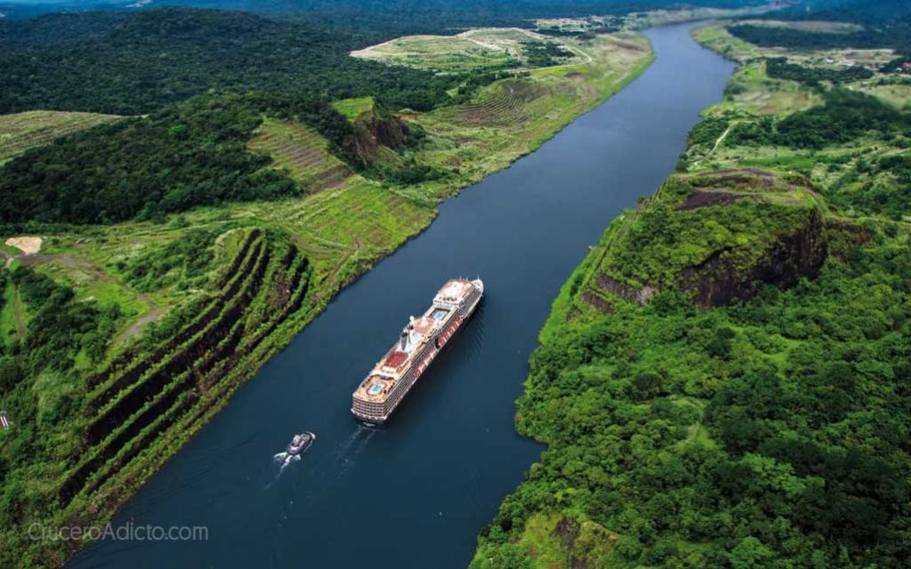 Raro de ver ! Accidente de barco cruzando el Canal de Panamá