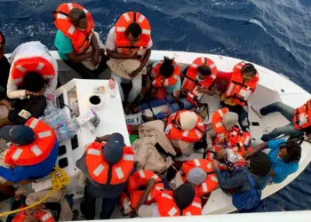 Crucero Carnival rescata a 24 personas