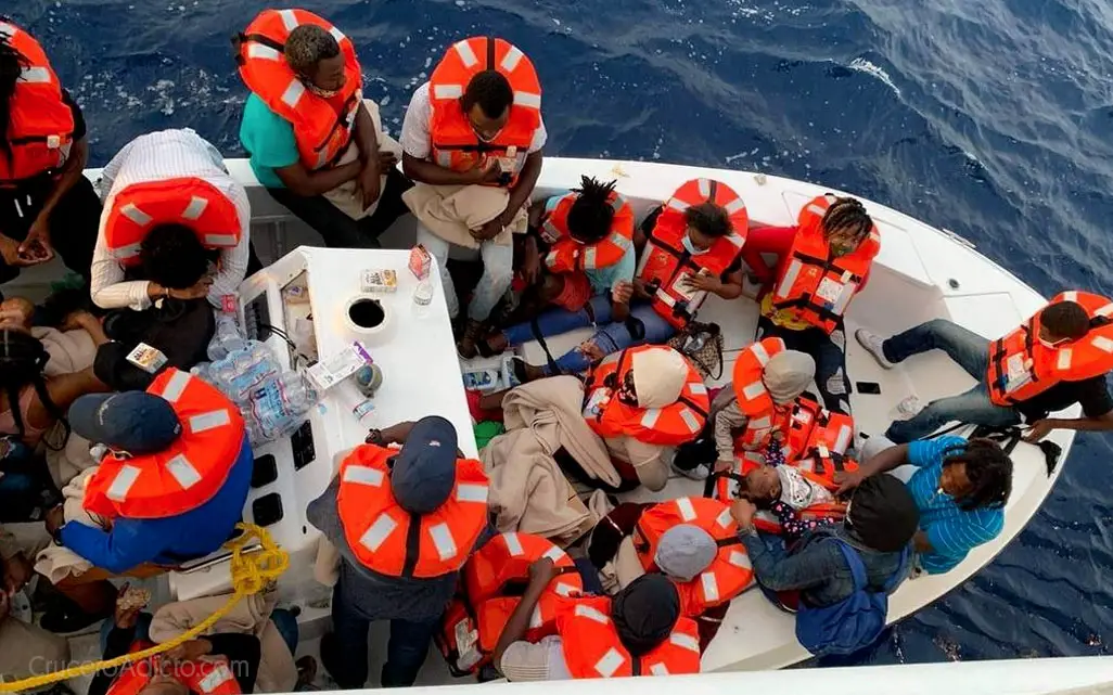 Crucero Carnival rescata a 24 personas
