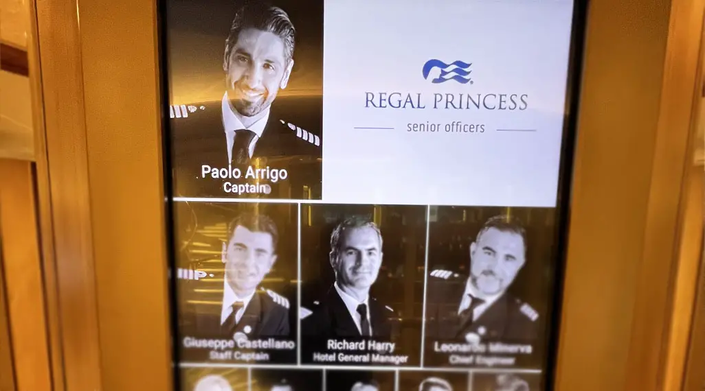 Charlamos con los oficiales del Regal Princess