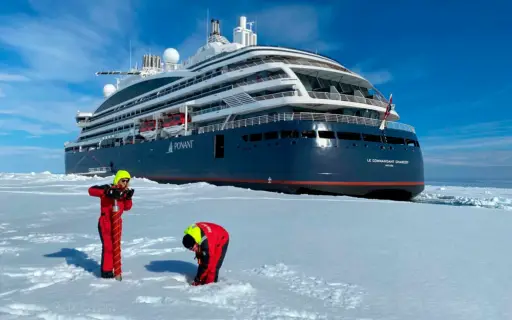 Le Commandant Charcot lleva pasajeros al Polo Norte por primera vez