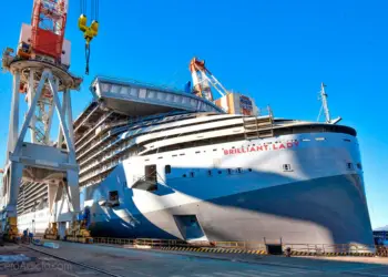 El cuarto barco de Virgin Voyages flota en un astillero