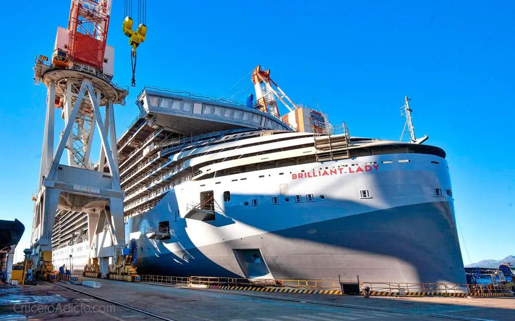 El cuarto barco de Virgin Voyages flota en un astillero