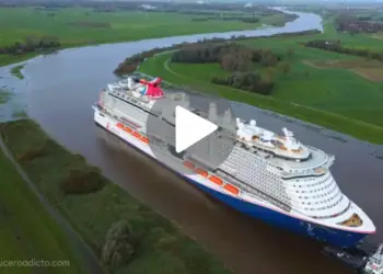 Espectacular vídeo del Carnival Jubilee descendiendo el estrecho río Ems