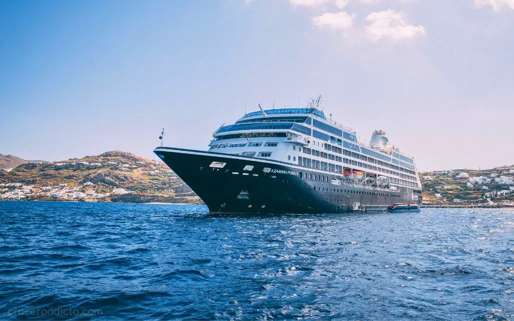 Barcos pequeños de crucero