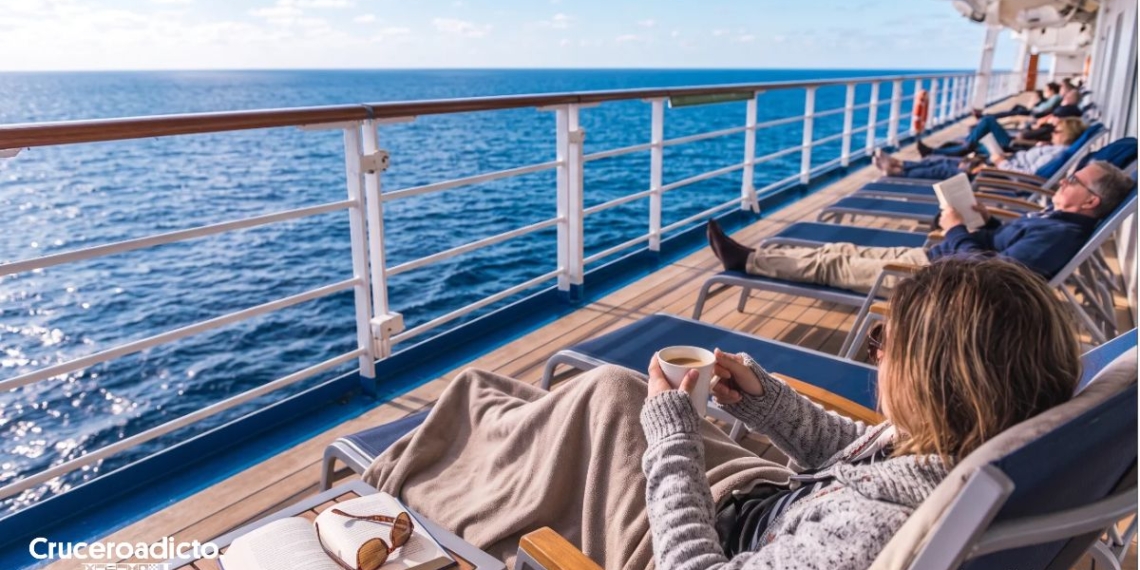 Relax en la cubierta durante un crucero de posicionamiento