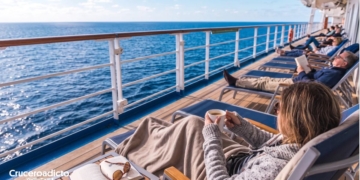 Relax en la cubierta durante un crucero de posicionamiento