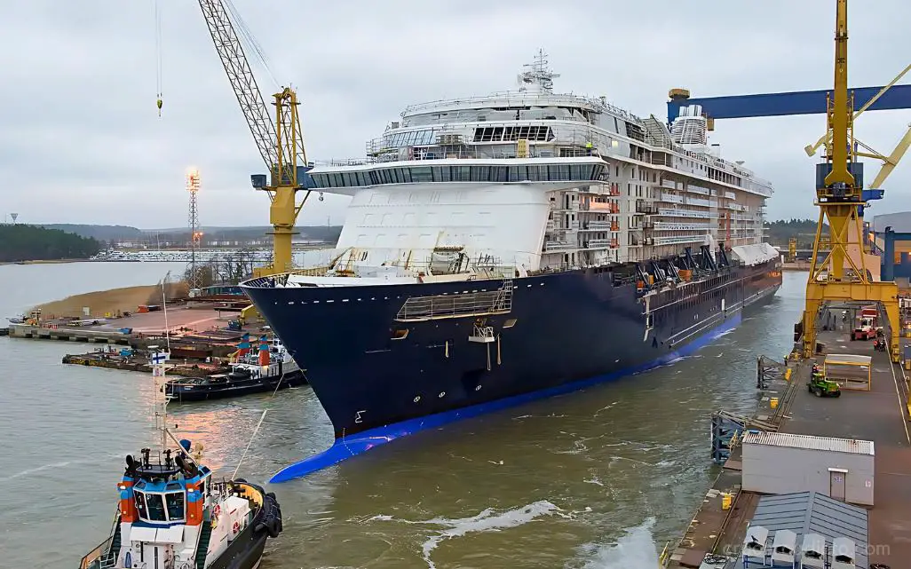 Mein Schiff 3 entregado a TUI Cruises ✱ 22 mayo 2014 8 Mein Schiff 3 en astillero STX Turku