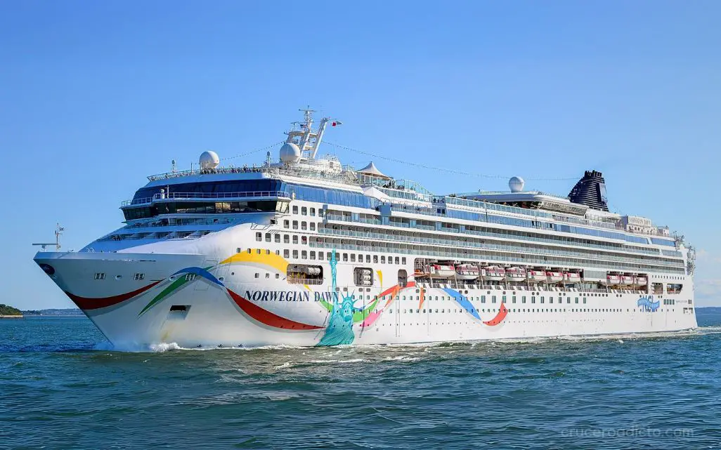 Comienza viaje inaugural del Norwegian Dawn ✱ 7 diciembre 2002 9 Norwegian Dawn