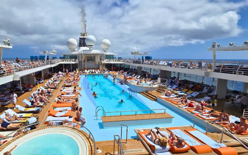 Experiencia en el Mein Schiff 4 navegando por el Cantábrico 11 Experiencia en el Mein Schiff 4 Piscina