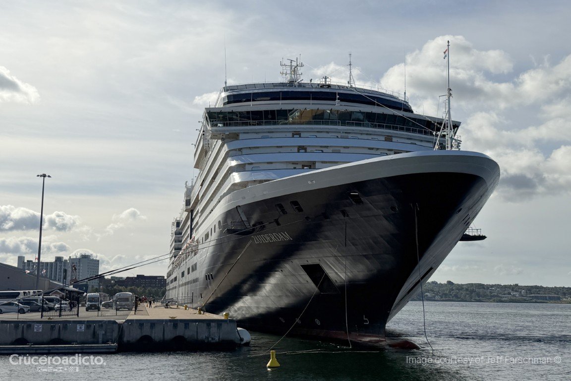 Proa del ms Zuiderdam de Holland America Line atracado en el muelle de Sydney, Nueva Escocia.