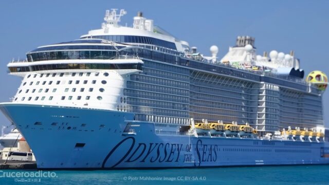 TELETIPO de noticias de Cruceros 16 El Odyssey of the Seas de Royal Caribbean atracado en el puerto de Rodas, en Grecia
